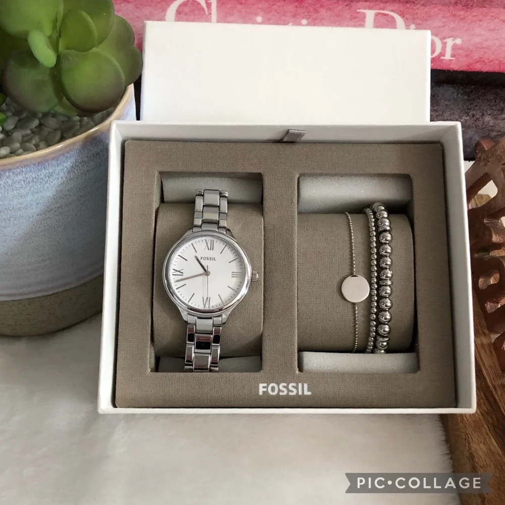 Brand New(NWT)Fossil Watch and Bracelet Set